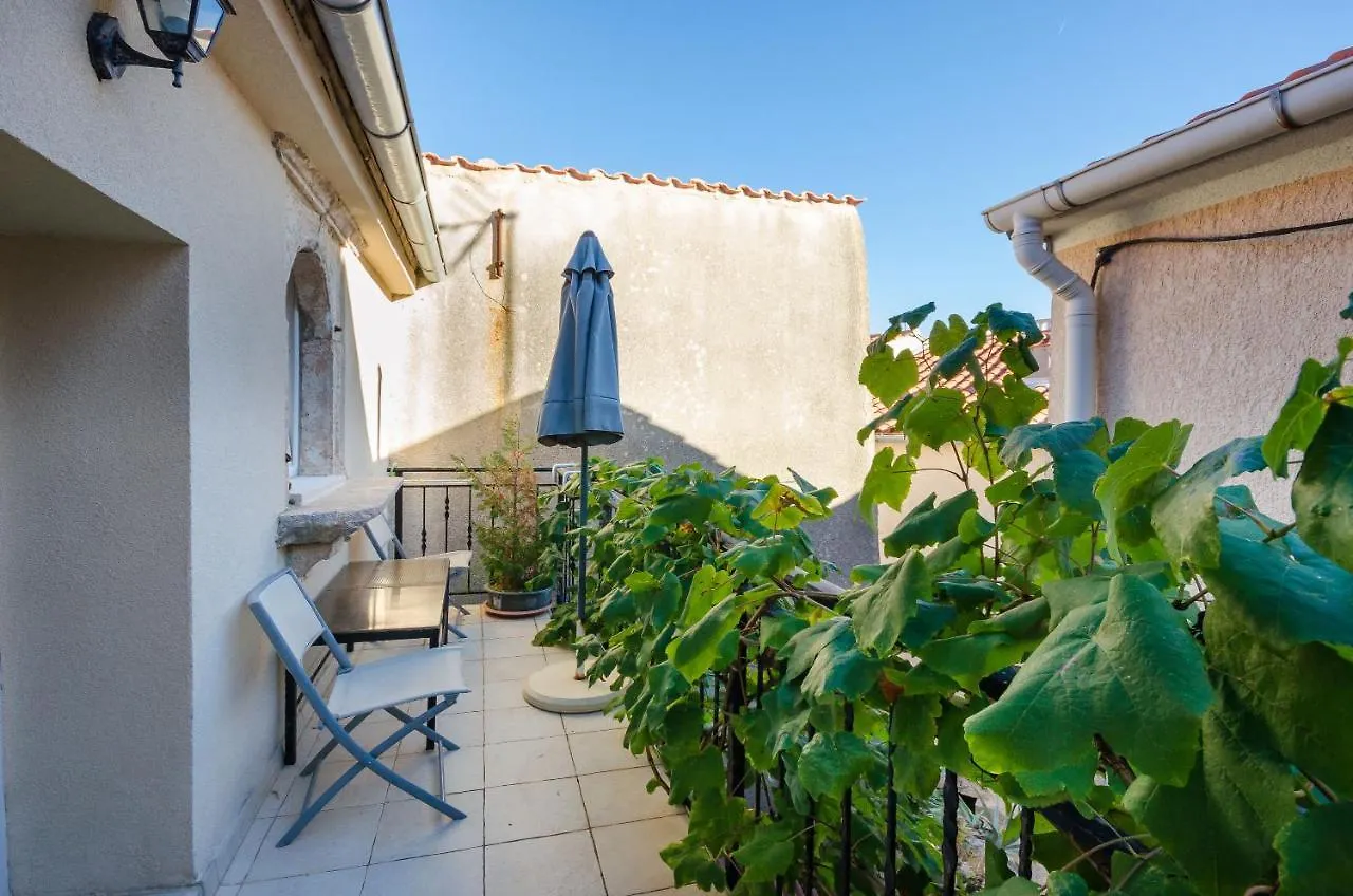 Under Ancient Roofs Vrbnik Apartment Croatia
