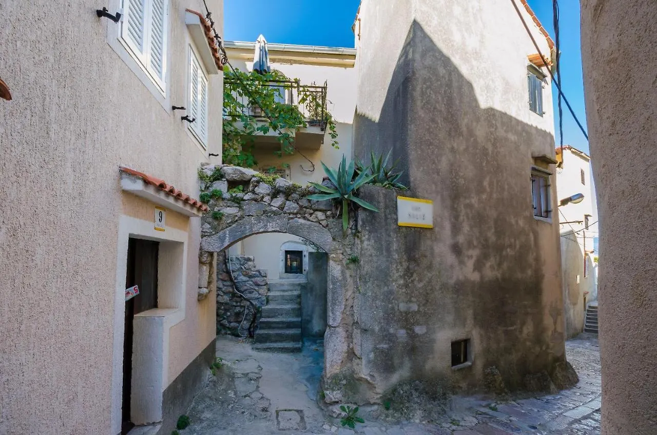 Under Ancient Roofs Vrbnik Apartment