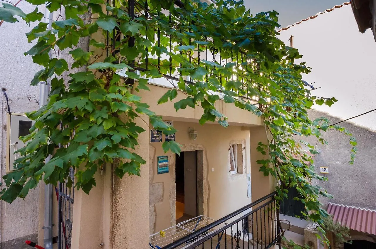 Under Ancient Roofs Vrbnik Apartment
