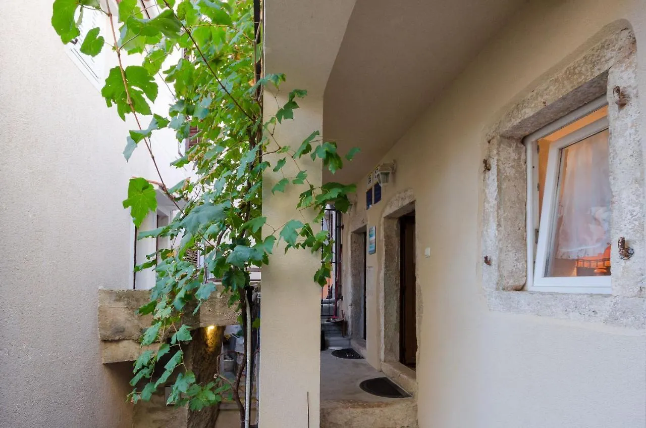 Under Ancient Roofs Vrbnik Apartment Croatia