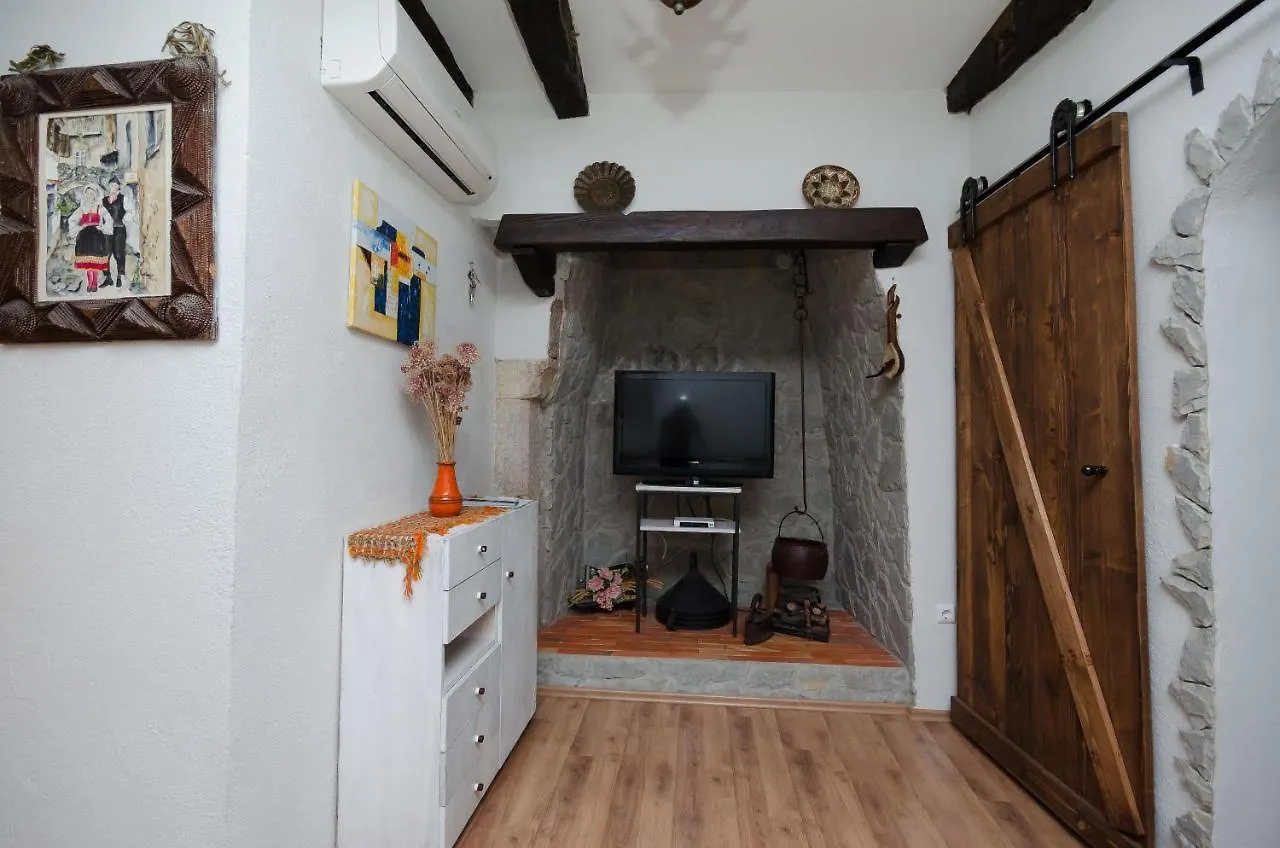Under Ancient Roofs Vrbnik Apartment