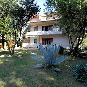 Apartman 516, Lopar