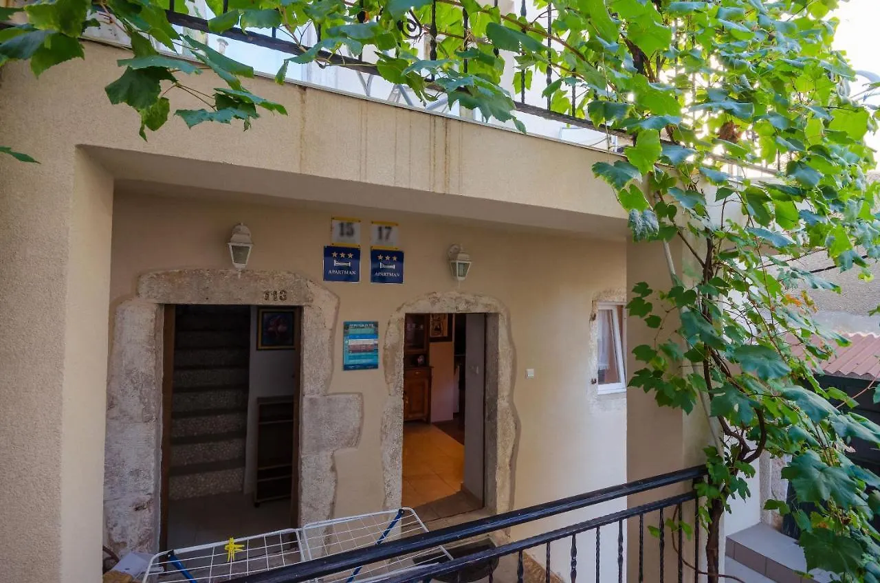 شقة Under Ancient Roofs Vrbnik