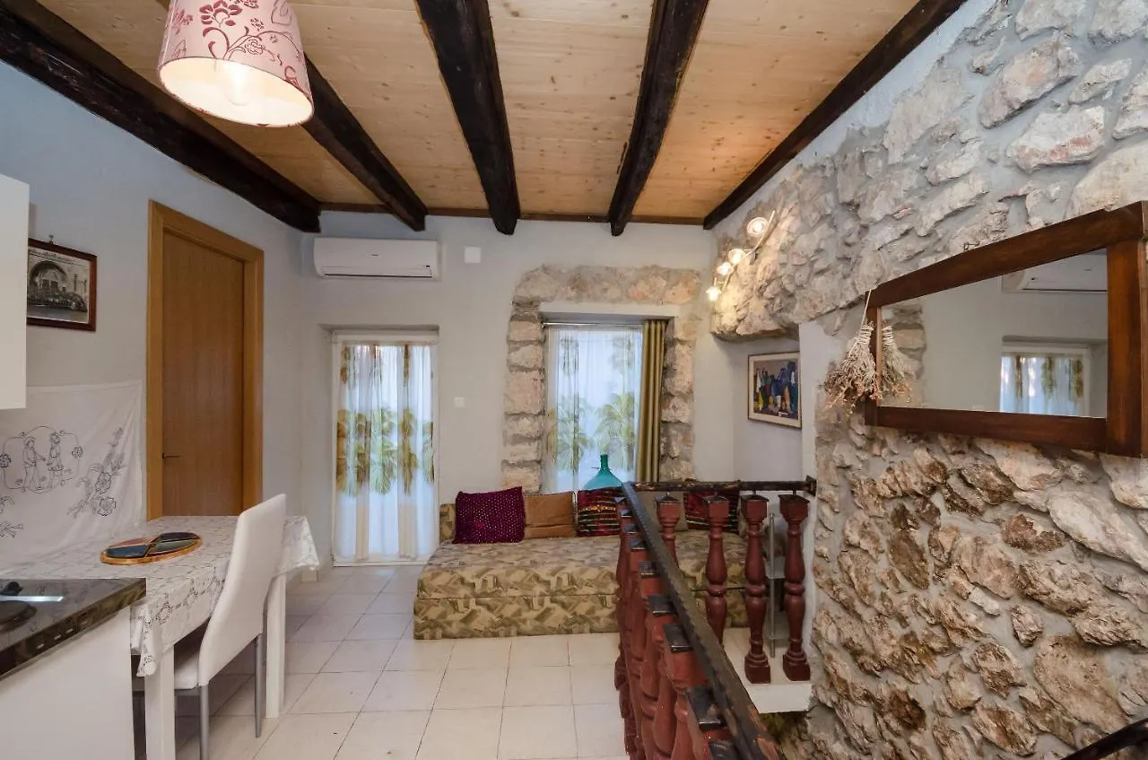شقة Under Ancient Roofs Vrbnik